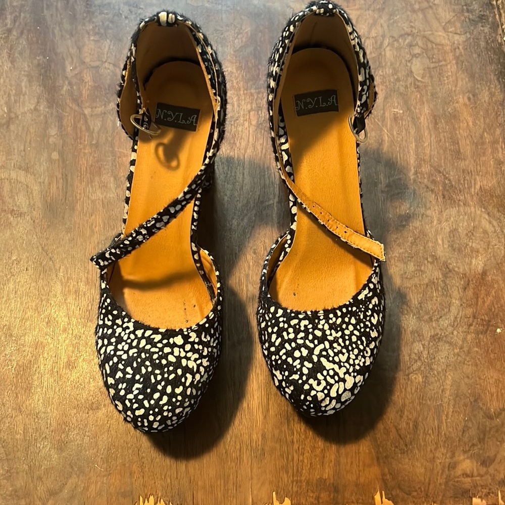 Cool black and white shoes